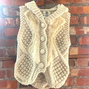 NWOT Lili’s Closet Anthropologie Cream colored sweater vest with hood - XS